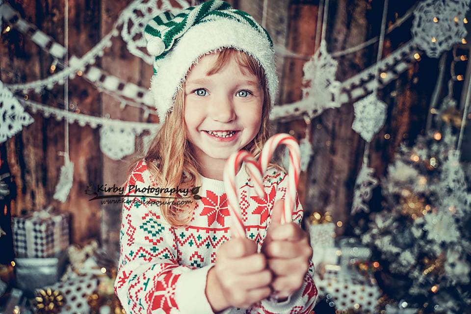 Kate Cadeaux Noël Décors Hiver Maison en bois Toile de fond conçue par Arica Kirby - Kate Backdrop FR