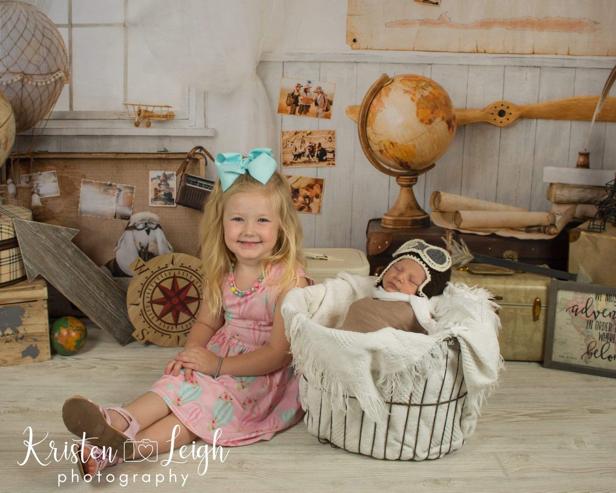 Kate Voyage autour du monde Aventurier Enfants Pilote Toile de fond Retour à l'école - Kate Backdrop FR