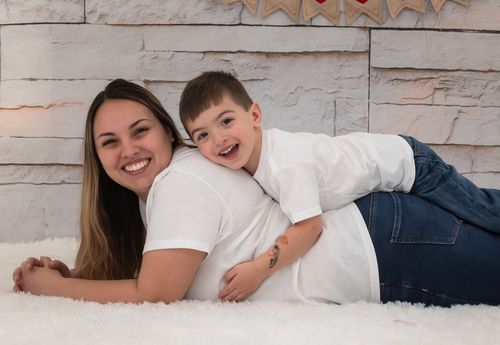 Kate Brique grise avec fond rose pour la photographie conçue par Amanda Moffatt - Kate Backdrop FR