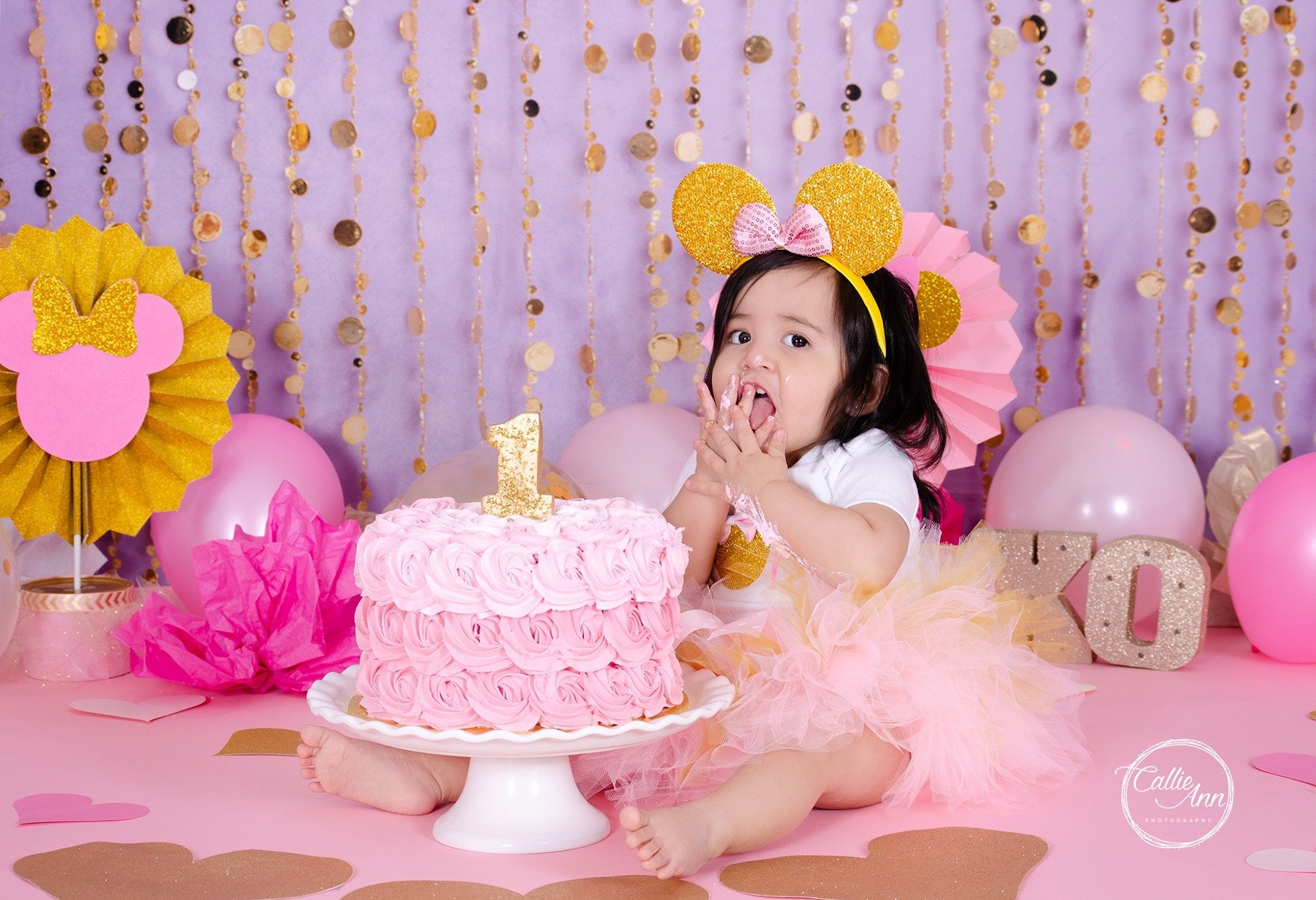 Kate Enfant Points Dorés Mur violet Fête Toile de fond conçue par Lisa B - Kate Backdrop FR