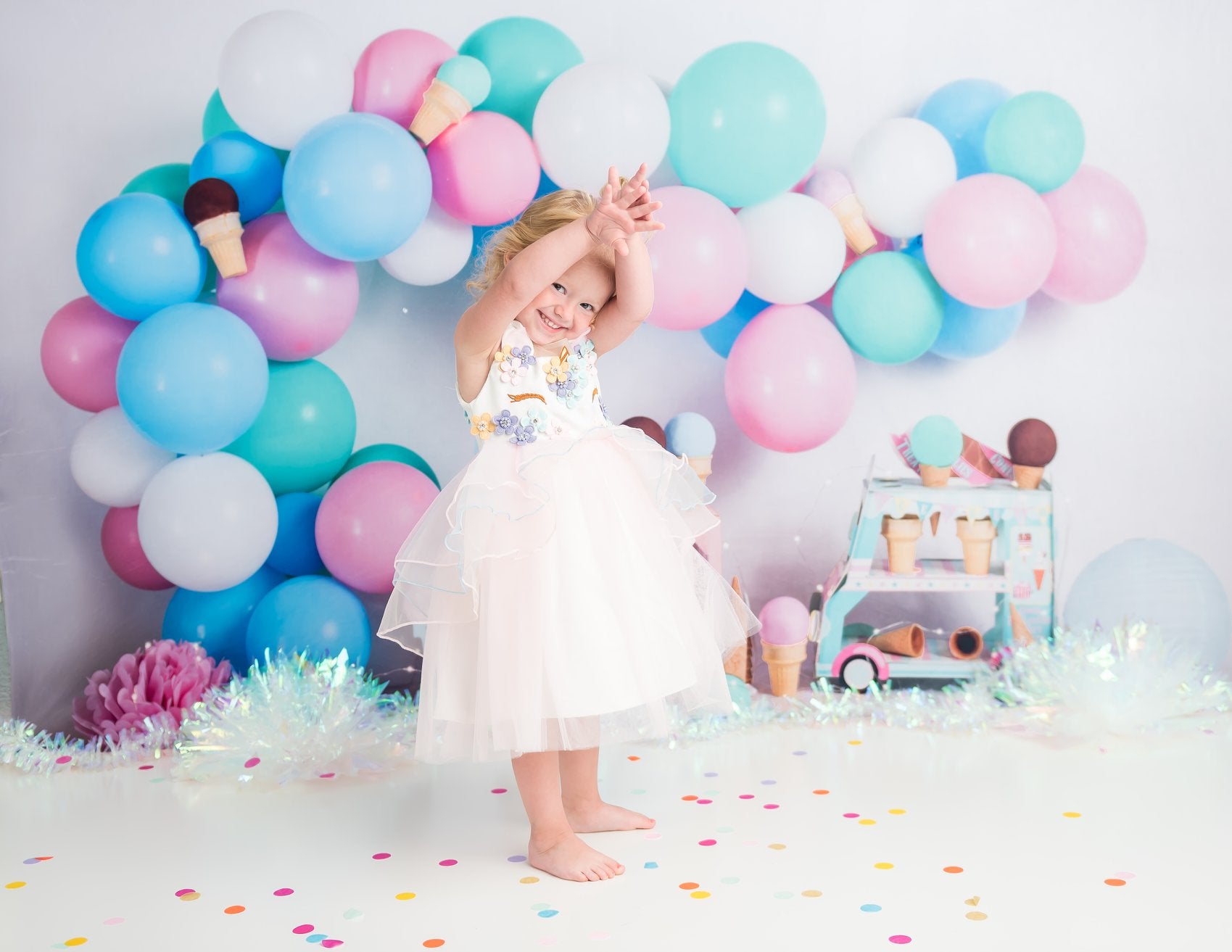 Kate Anniversaire Ballons Crème glacée Enfants Toile de fond conçue par Megan Leigh - Kate Backdrop FR