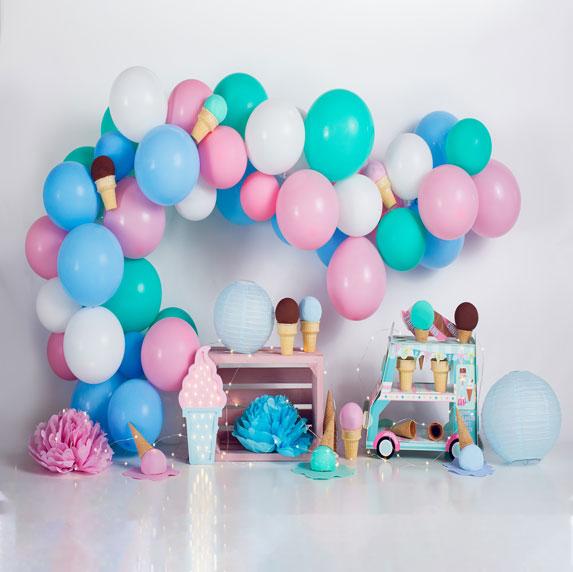 Kate Anniversaire Ballons Crème glacée Enfants Toile de fond conçue par Megan Leigh