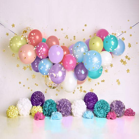 Kate Ballons Coloré Anniversaire Étoiles Toile de fond conçu par Mandy Ringe