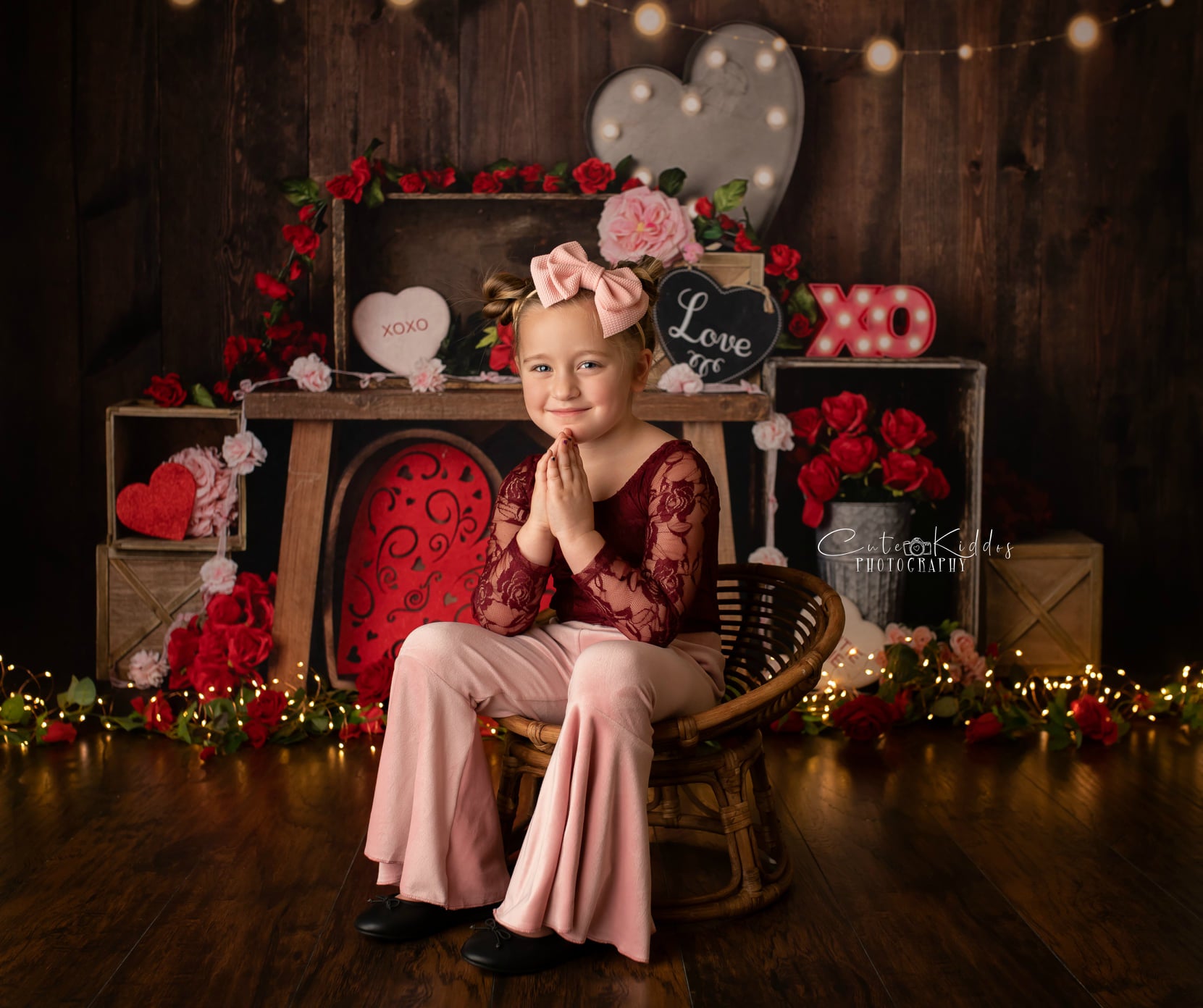 Kate Caisses Saint-Valentin Bois Brun Roses Toile de fond conçue par Mandy Ringe Photography - Kate Backdrop FR