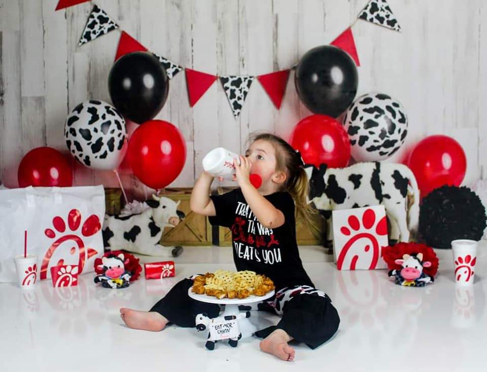 Kate Vache Anniversaire Ballons Mur en bois Toile de fond conçue par Mandy Ringe photographie - Kate Backdrop FR
