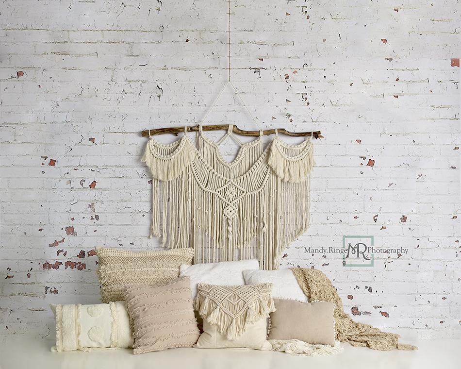 Kate Coussins de sol Macramé Boho Mur Toile de fond conçue par Mandy Ringe - Kate Backdrop FR