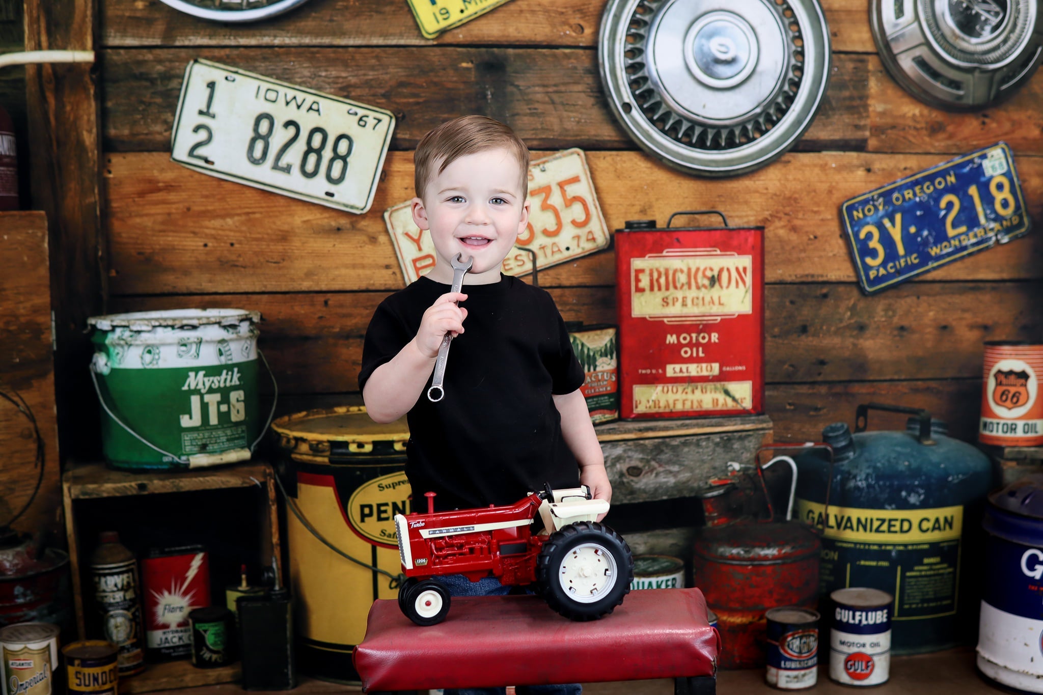 Kate Garage Enfant Fête des Pères Toile de fond conçu par Arica Kirby - Kate Backdrop FR