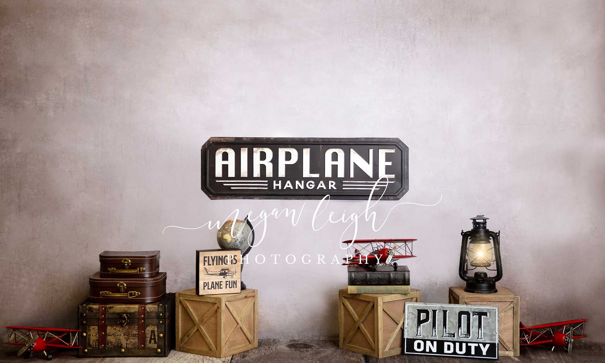 Kate Hangar à avions Valises Enfant Toile de fond conçue par Megan Leigh - Kate Backdrop FR