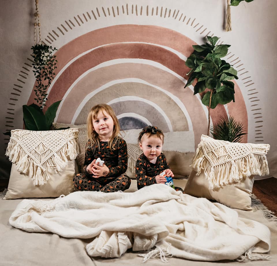 Kate Boho Arc-en-ciel Oreiller Toile de fond conçu par Mandy Ringe - Kate Backdrop FR
