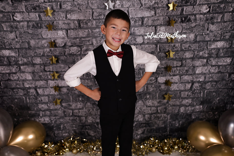 Kate Rétro Mur de briques Dégradé foncé Toile de fond conçu par Arica Kirby - Kate Backdrop FR