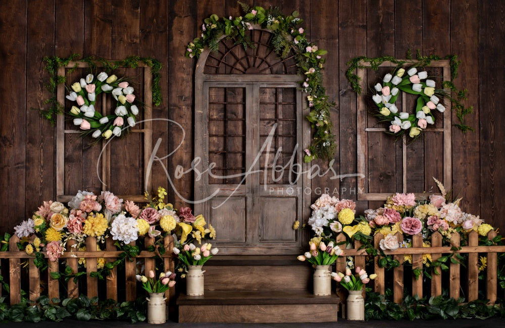Kate Fleurs Chalet Porte Bois sombre Printemps Toile de fond conçue par Rose Abbas - Kate Backdrop FR