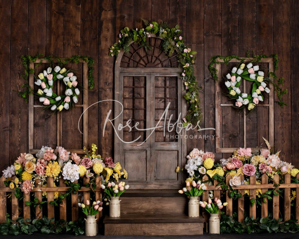 Kate Fleurs Chalet Porte Bois sombre Printemps Toile de fond conçue par Rose Abbas - Kate Backdrop FR