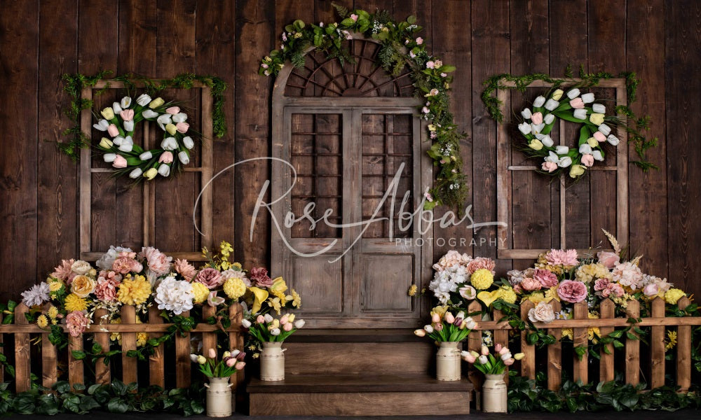 Kate Fleurs Chalet Porte Bois sombre Printemps Toile de fond conçue par Rose Abbas - Kate Backdrop FR