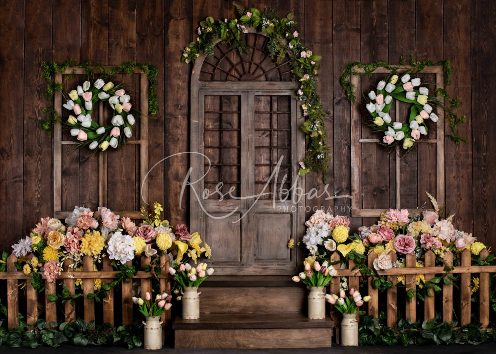 Kate Fleurs Chalet Porte Bois sombre Printemps Toile de fond conçue par Rose Abbas - Kate Backdrop FR