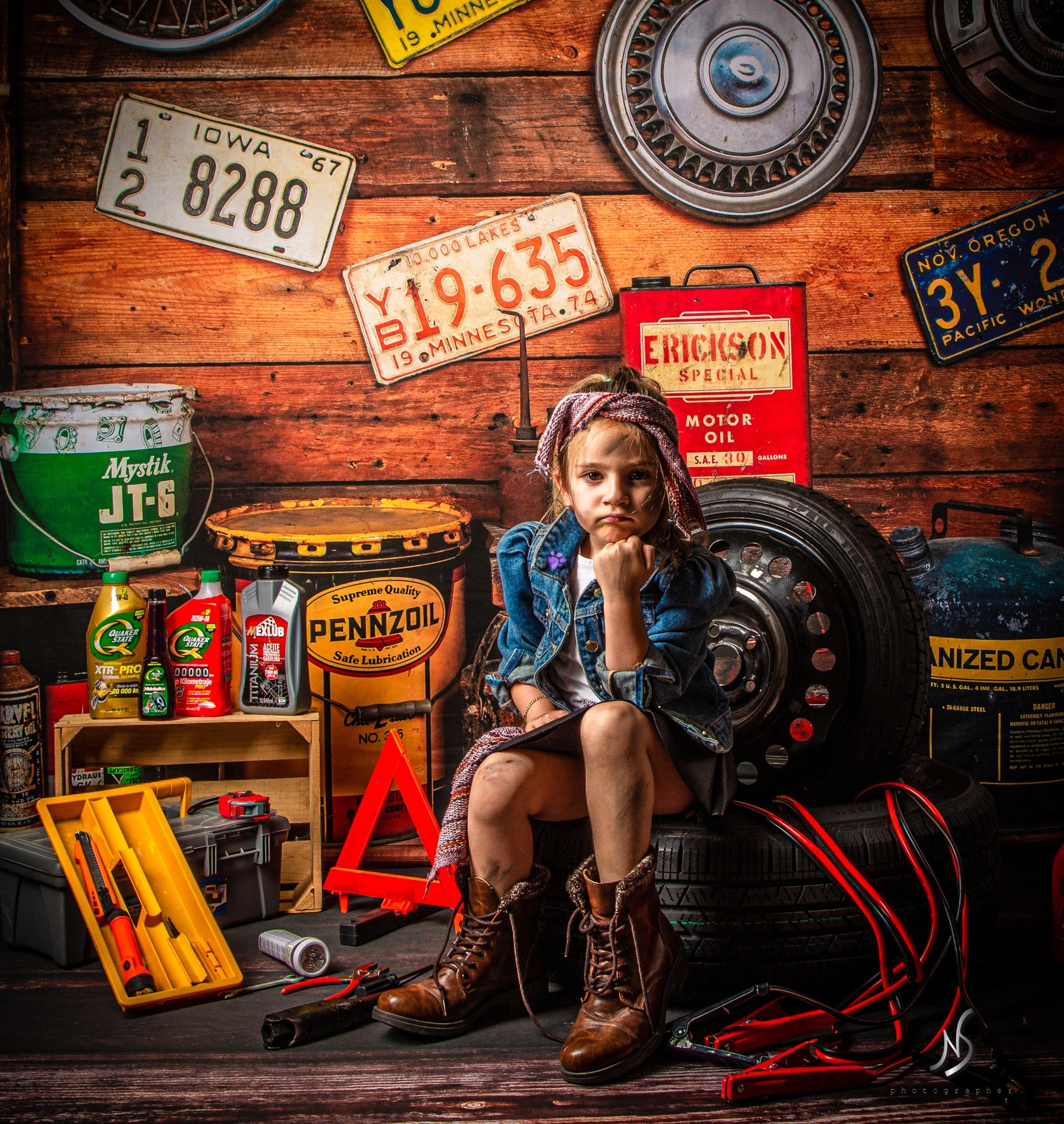 Kate Garage Enfant Fête des Pères Toile de fond conçu par Arica Kirby - Kate Backdrop FR