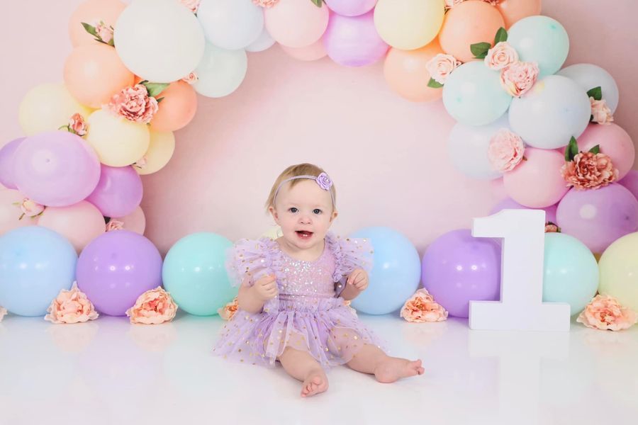 Kate Ballons Arc de fleurs Anniversaire Enfants Toile de fond conçue par Kerry Anderson - Kate Backdrop FR