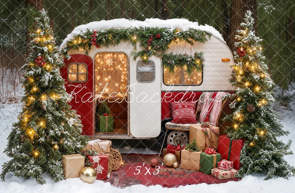 Kate Noël Caravane Sapins Neige Toile de fond conçue par Emetselch - Kate Backdrop FR