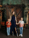 Kate Fête des pères Rustique Grange Porte Toile de fond conçue par Mini MakeBelieve - Kate Backdrop FR