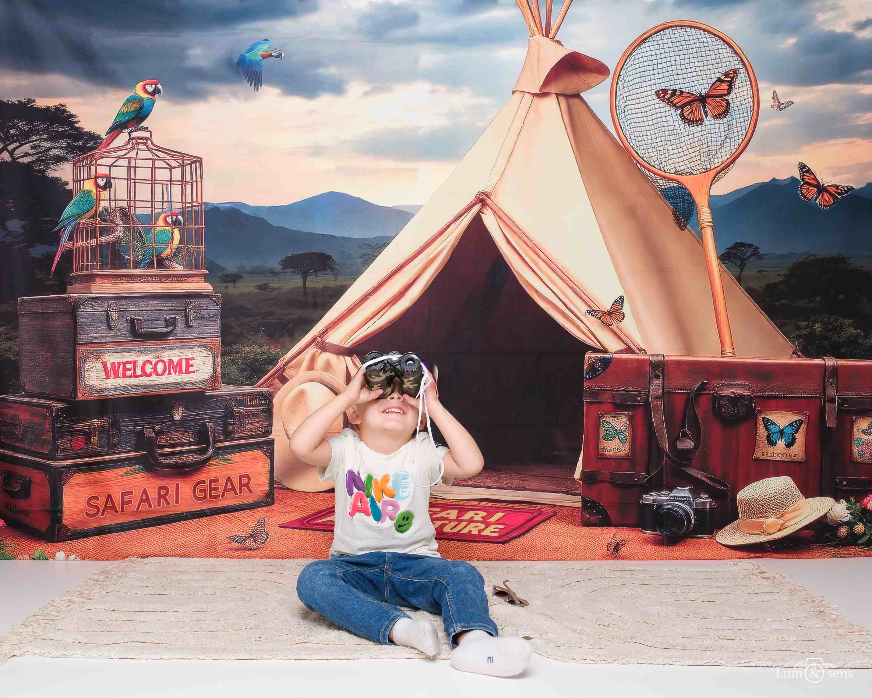 Kate Safari Aventure Camping Oiseaux Papillons Toile de fond conçue par Laura Bybee - Kate Backdrop FR