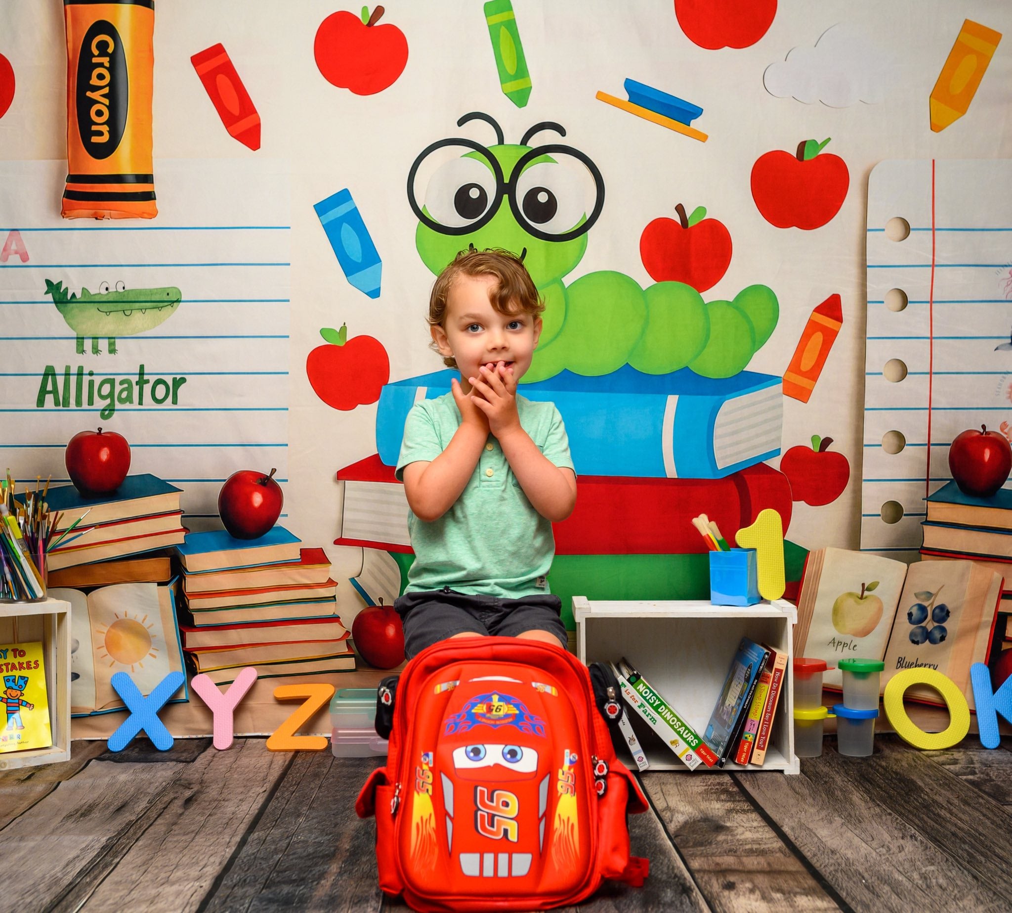Kate Scolaire Livres Ver Crayon Toile de fond conçue par Patty Roberts - Kate Backdrop FR