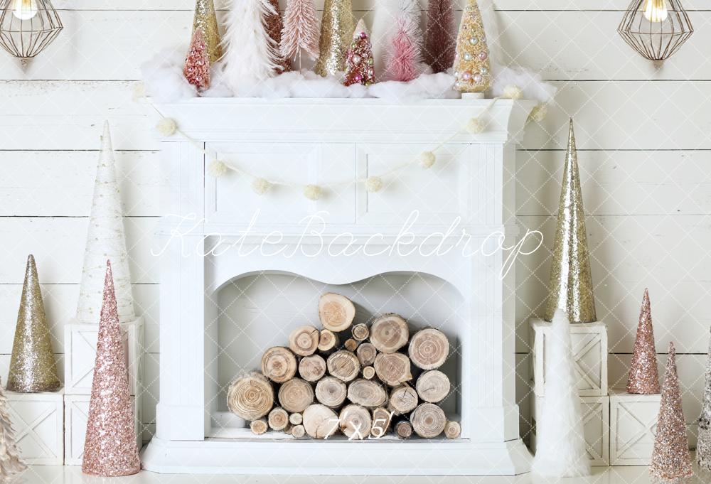 Kate Noël Cheminée Sapins Blanc Toile de fond conçue par Mandy Ringe