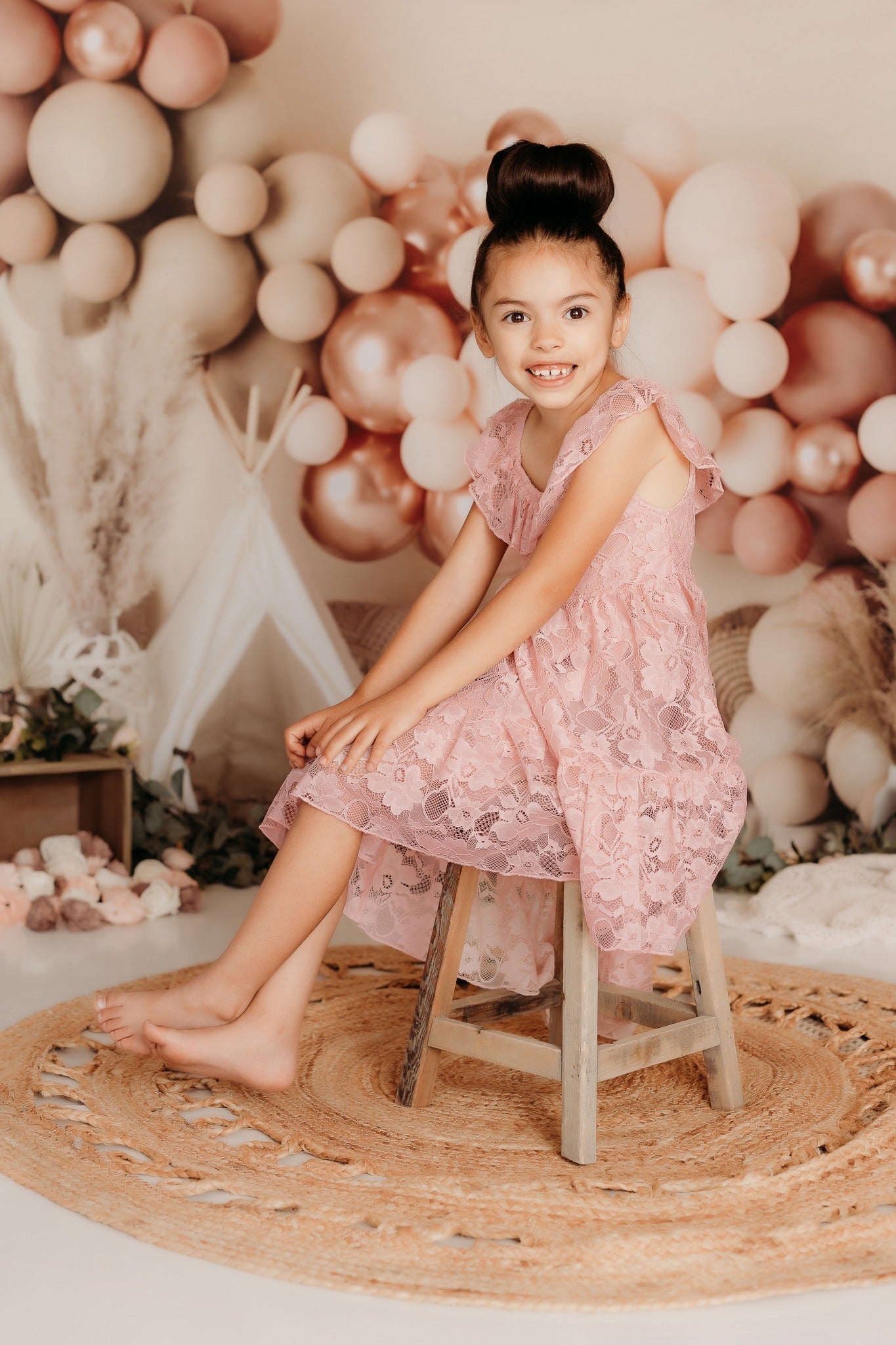 Kate Tente Boho Ballons Anniversaire Toile de fond en Laine conçue par Mandy Ringe - Kate Backdrop FR