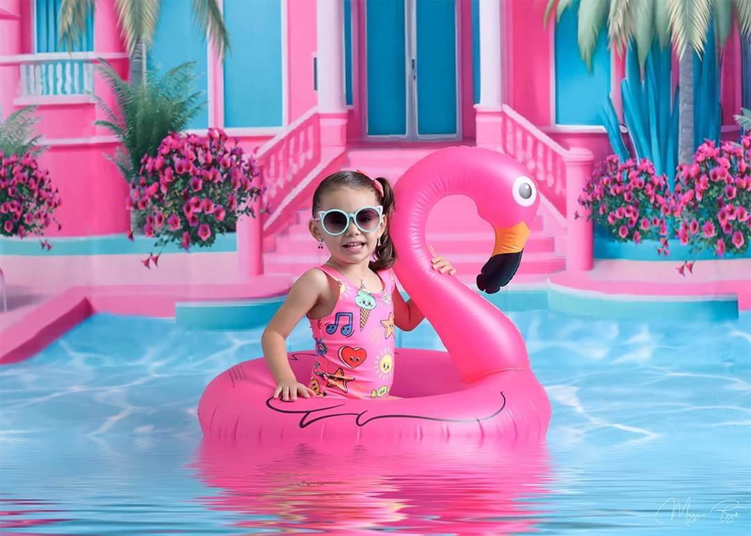 Kate Été Piscine Rêve de poupée Toile de fond conçu par Ashley Paul - Kate Backdrop FR