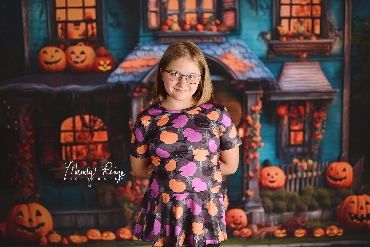 Kate Citrouille Halloween Maison Jaune Toile de fond conçue par Mandy Ringe Photographie