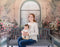 Kate Terrasse Fenêtre Fleurs Intérieur Toile de fond conçue par Mini MakeBelieve - Kate Backdrop FR