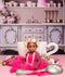 Kate Saint-Valentin Maison de poupées Cuisine Toile de fond conçue par Mini MakeBelieve - Kate Backdrop FR