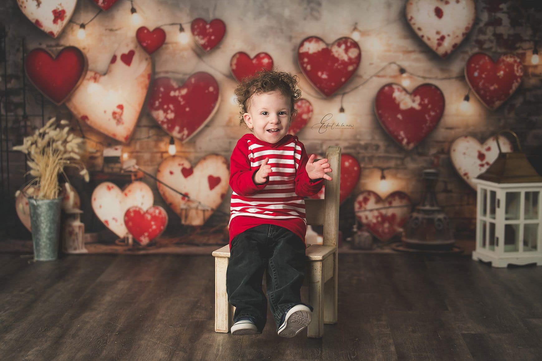 Kate Saint Valentin Lampe rétro Mur Amour Toile de fond conçue par Emetselch - Kate Backdrop FR