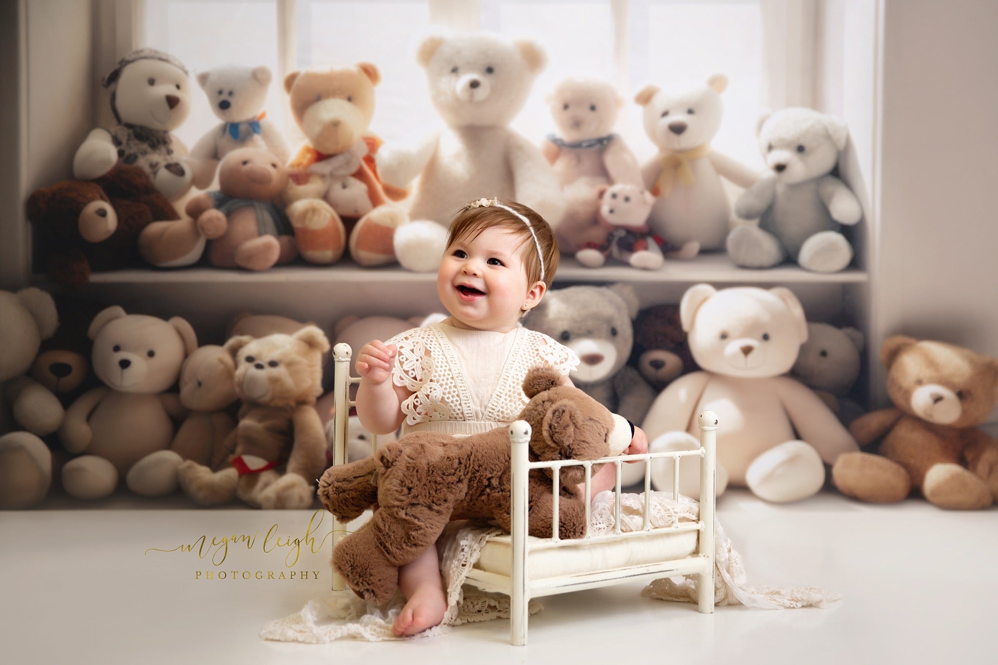 Kate Crème Ours en peluche Fenêtre Toile de fond conçue par Megan Leigh - Kate Backdrop FR