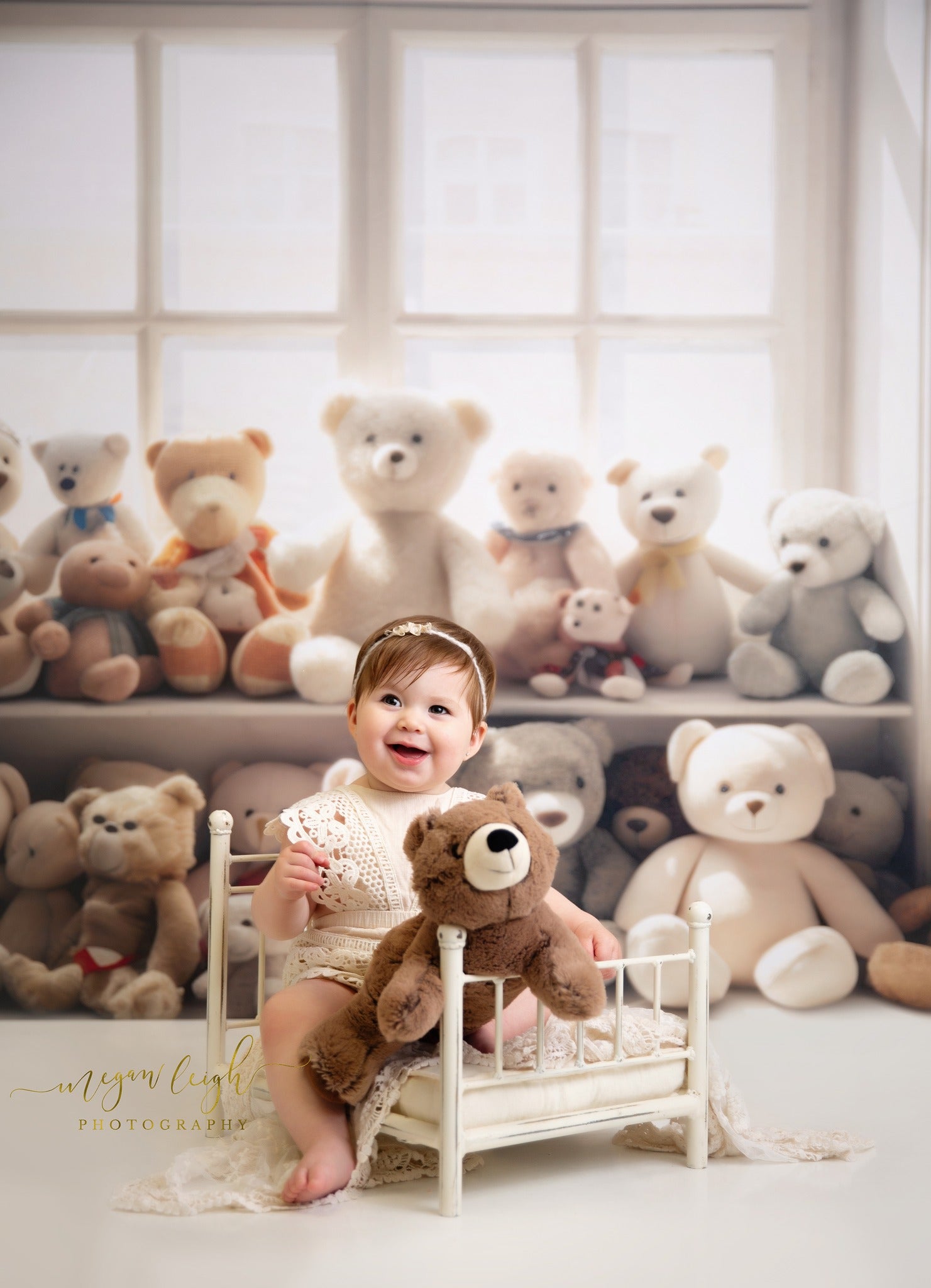 Kate Crème Ours en peluche Fenêtre Toile de fond conçue par Megan Leigh - Kate Backdrop FR
