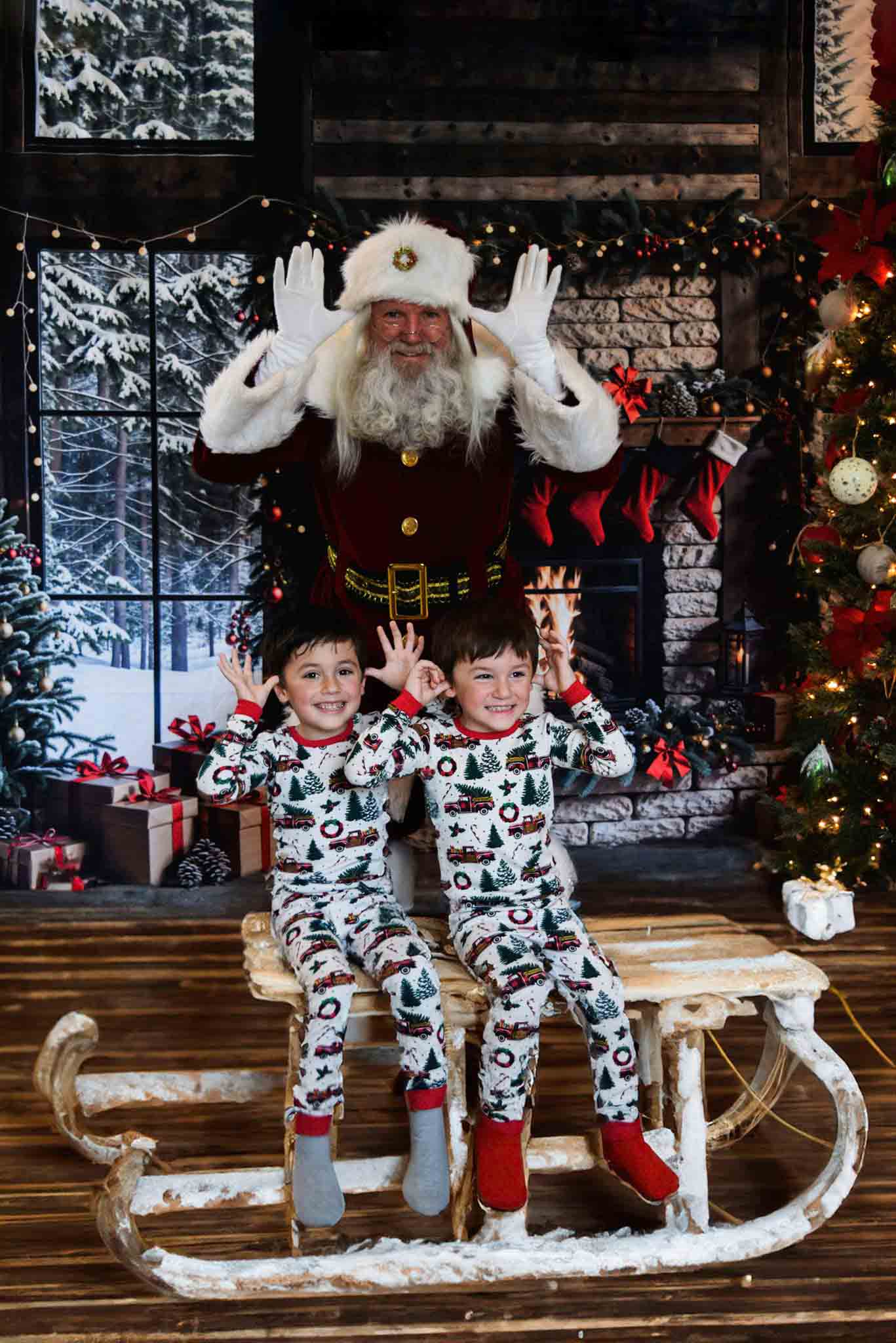 Kate Hiver Noël Cheminée en brique Brun Fenêtre Toile de fond conçue par Emetselch - Kate Backdrop FR