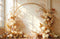 Kate Bohème Arc Fleurs Beige Lumière Toile de fond en Laine conçue par Emetselch