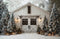 Kate Hiver Maison Blanche Sapins Neige Toile de fond en Laine conçue par Emetselch