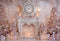 Kate Noël Cheminée Horloge Rose Toile de fond conçue par Ashley Paul