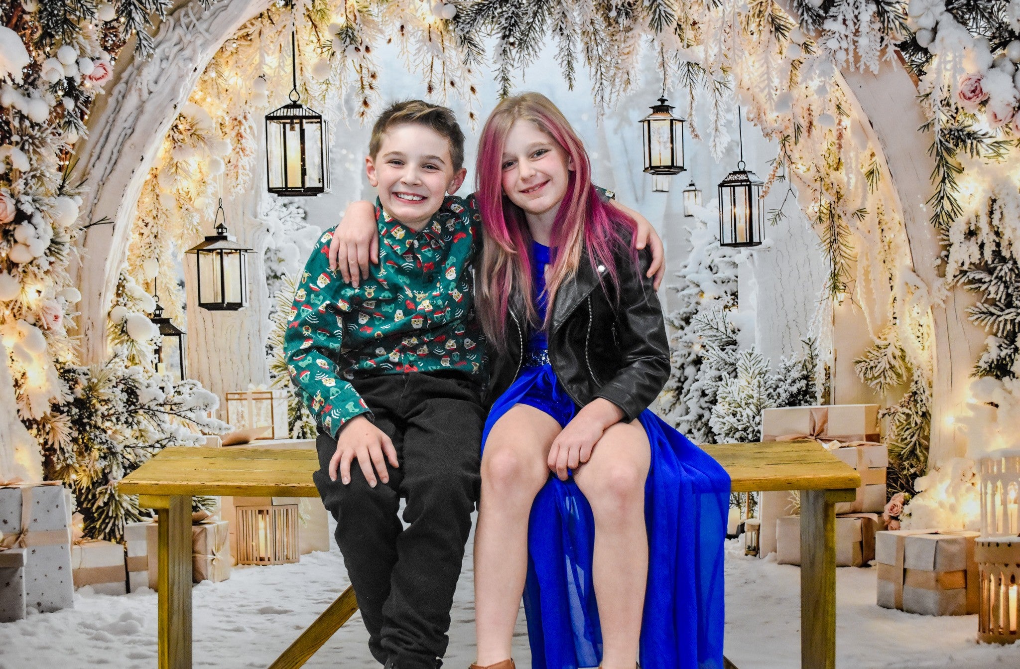 Kate Noël Hiver Fleurs Arche Lanternes Neige Toile de fond conçue par Emetselch