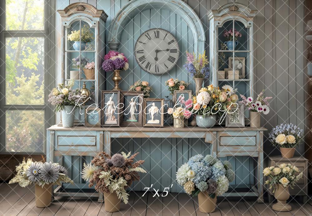 Kate Horloge Vintage Meuble Fleurs Bleu Toile de fond conçue par Mini MakeBelieve