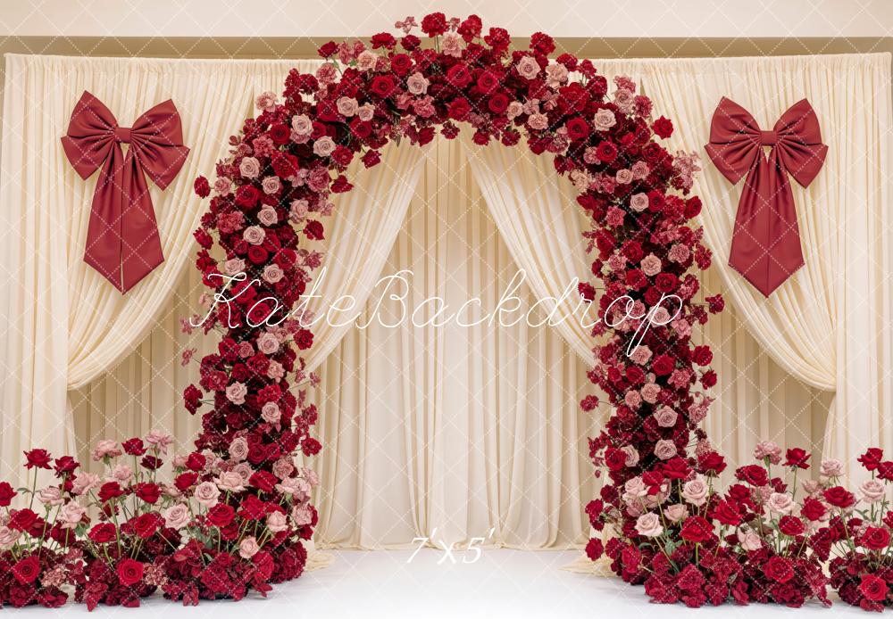 Kate Arc de Fleurs Rideaux Crème Toile de fond conçue par Patty Roberts