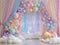 Kate Arc Ballons Pastel Rideaux Nuages Toile de fond conçue par Ashley Paul - Kate Backdrop FR