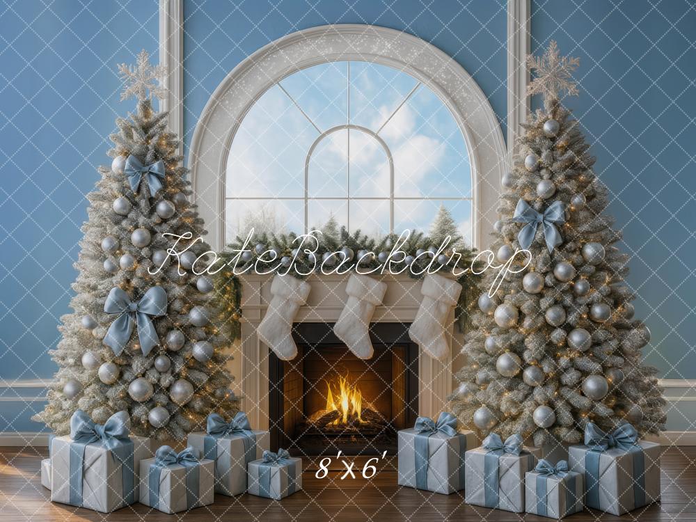 Kate Noël Cheminée Sapins Cadeaux Bleu Toile de fond conçue par Mini MakeBelieve