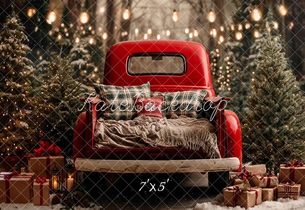 Kate Noël Camion Rouge Forêt Sapins Toile de fond conçue par Emetselch - Kate Backdrop FR