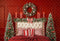 Kate Noël Rouge Lit Sapins Couronne Toile de fond conçue par Emetselch - Kate Backdrop FR