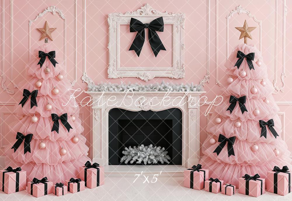 Kate Noël Cheminée Sapins Cadeaux Rose Toile de fond conçue par Ashley Paul - Kate Backdrop FR