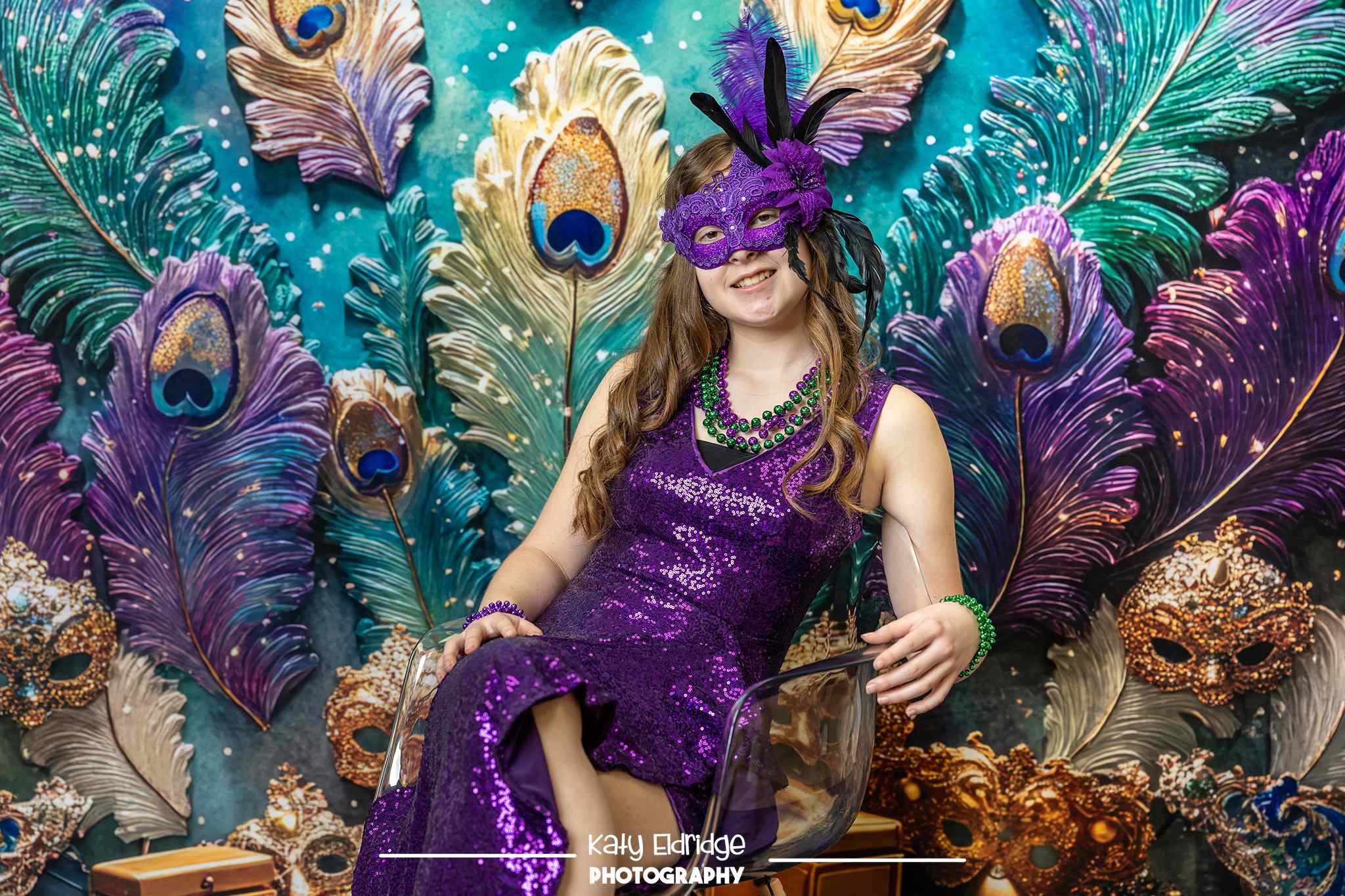 Kate Mardi Gras Plume de Paon Masque Mur Toile de fond conçue par Mini MakeBelieve - Kate Backdrop FR