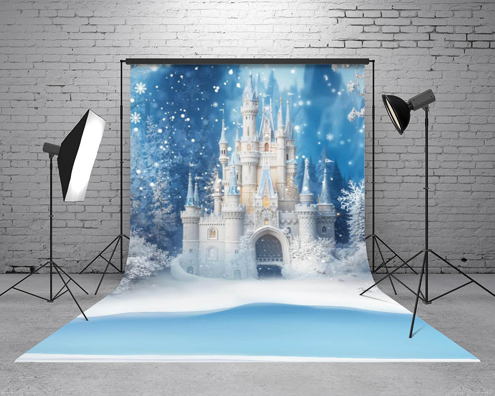 Kate Sweep Mur-à-Sol Château Forêt Neige Bleu Toile de fond conçue par Emetselch
