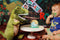 Kate Toile de fond de dinosaure de la jungle sauvage d'été conçue par Erin Larkins - Kate Backdrop FR