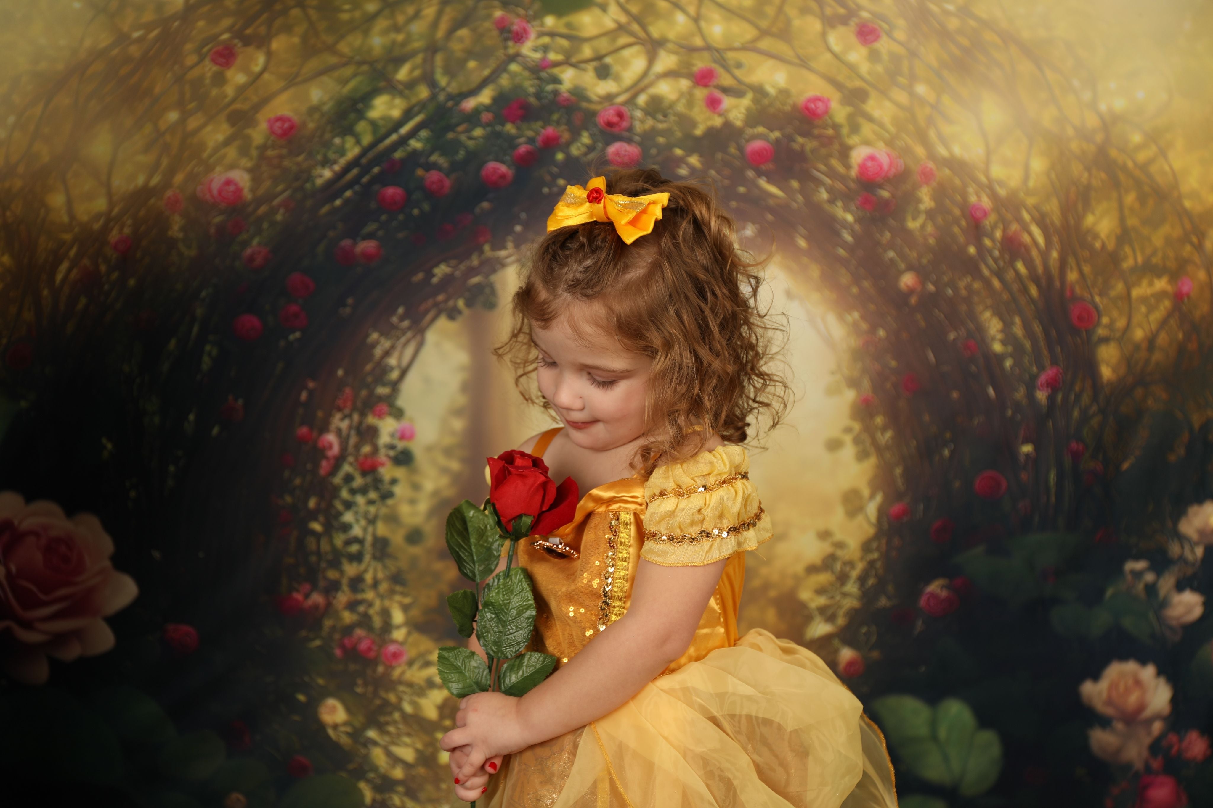 Kate Peinture Beaux-arts Arche Forêt Roses Toile de fond conçue par Mini MakeBelieve - Kate Backdrop FR
