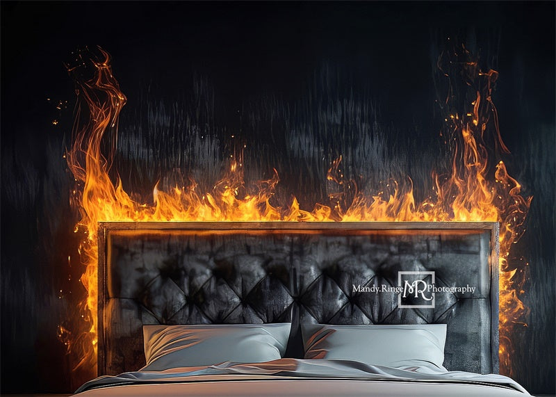 Kate Tête de lit Feu Noir Toile de fond conçue par Mandy Ringe